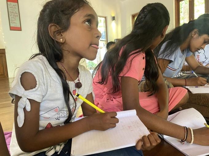 Kỳ lạ ngôi làng Sri Lanka nói tiếng Việt, hát kìa con bướm vàng-4