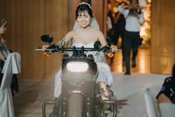 Đam mê tốc độ, cô dâu TPHCM lái xe phân khối lớn 300kg vào lễ đường