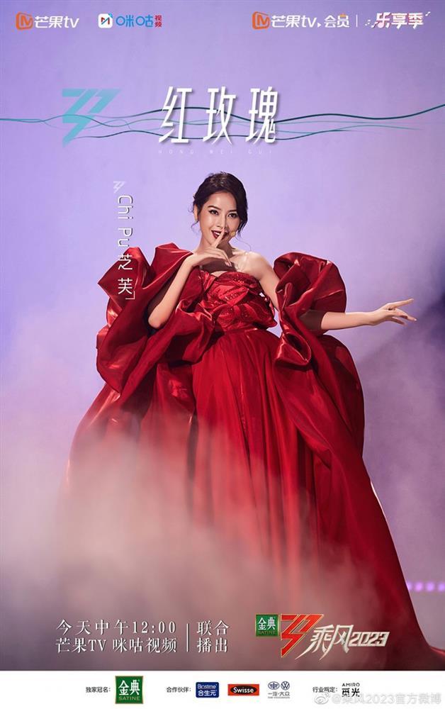 Chi Pu lộng lẫy, xé váy trên sân khấu Tỷ Tỷ Đạp Gió Rẽ Sóng-1