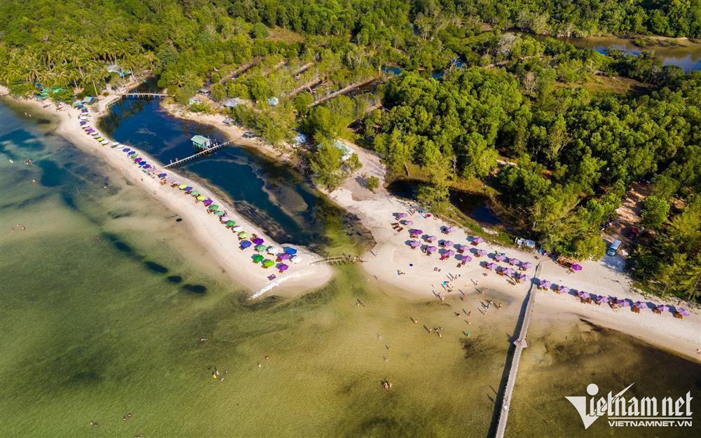 Phú Quốc ế ẩm bất ngờ: Du khách chê taxi chèo kéo, giá dịch vụ trên trời-1