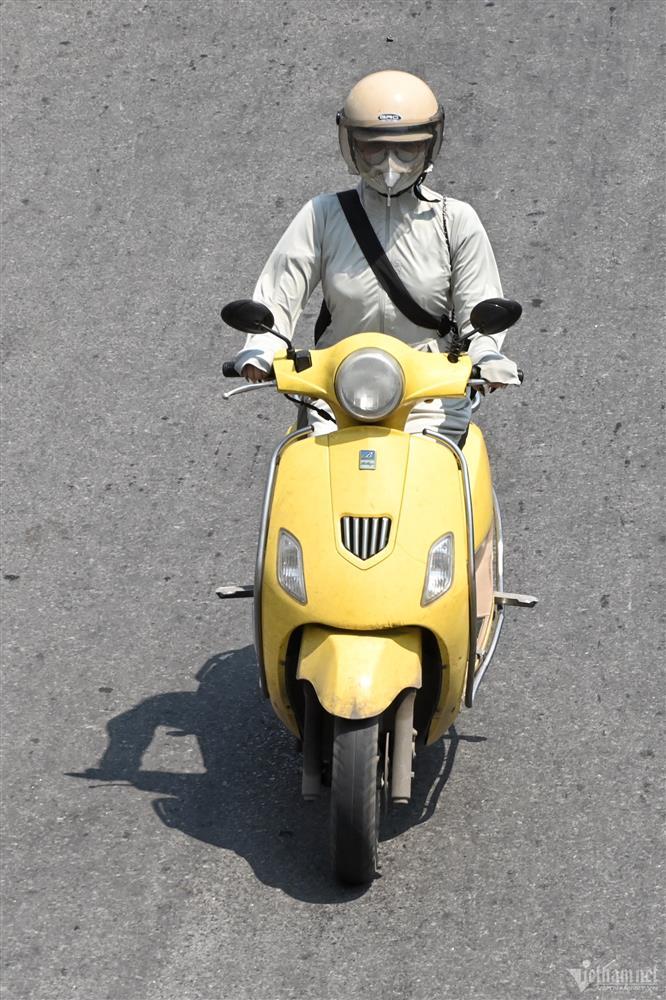 Hà Nội nóng nhất kể từ đầu mùa, mặt đường xuất hiện ảo ảnh-5