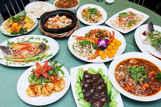 Sửng sốt với mâm cỗ chỉ với 600.000 đồng