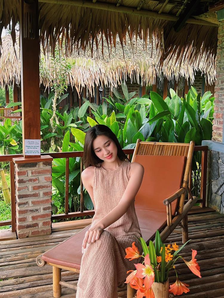 Gu thời trang của Đỗ Thị Hà thay đổi thấy rõ, có đẹp hơn trước kia?-4