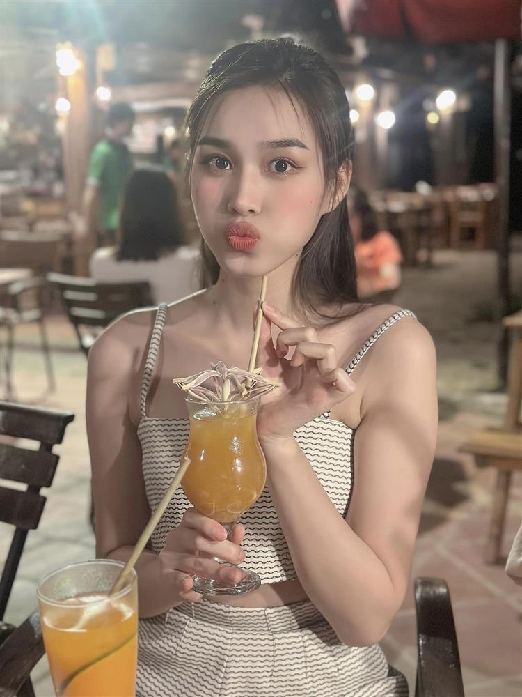 Gu thời trang của Đỗ Thị Hà thay đổi thấy rõ, có đẹp hơn trước kia?-7