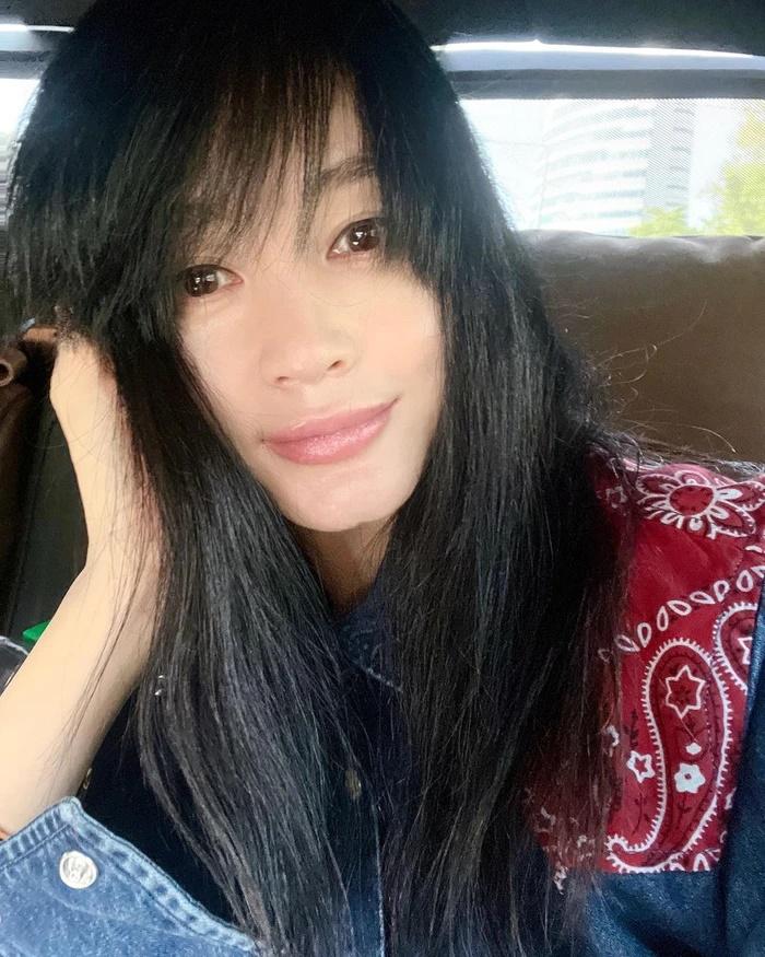 Mặt mộc zoom cận của chị đại đáng sợ nhất màn ảnh ở tuổi 53-2