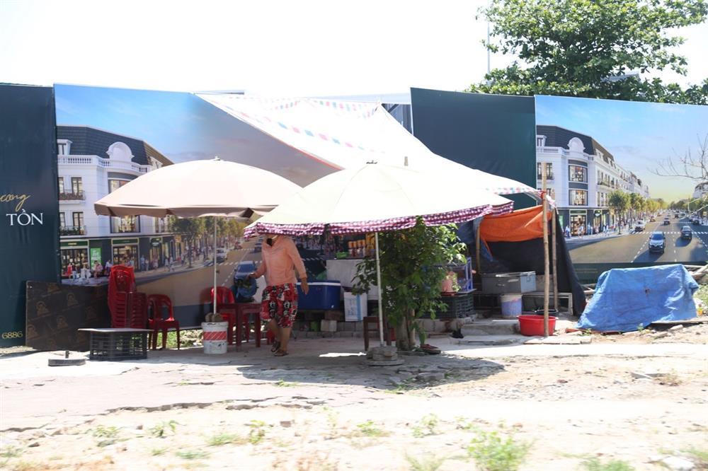 Người dân gồng mình giữa chảo lửa bỏng rát 42 độ C-9