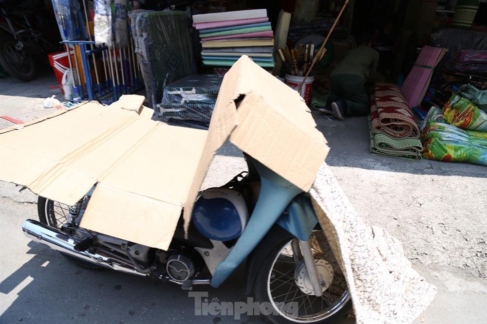 Người dân gồng mình giữa chảo lửa bỏng rát 42 độ C-8