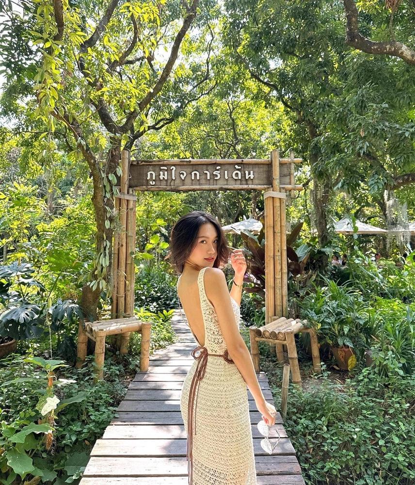 Thời trang khoe eo 55cm hút hồn của bạn gái Đoàn Văn Hậu-10