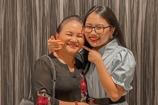 Mẹ ruột Phương Mỹ Chi: Bỏ nghề bán chè đầu hẻm, 'đổi đời' nhờ thành công của con gái