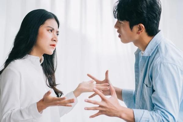 Chỉ vì một câu nói, chồng tát tôi trước mặt tình cũ của anh ấy-2