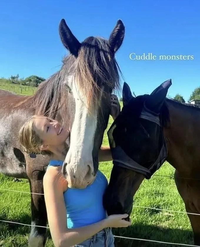 Người mẫu Sienna Weir qua đời ở tuổi 23 vì gặp tai nạn lúc cưỡi ngựa-3