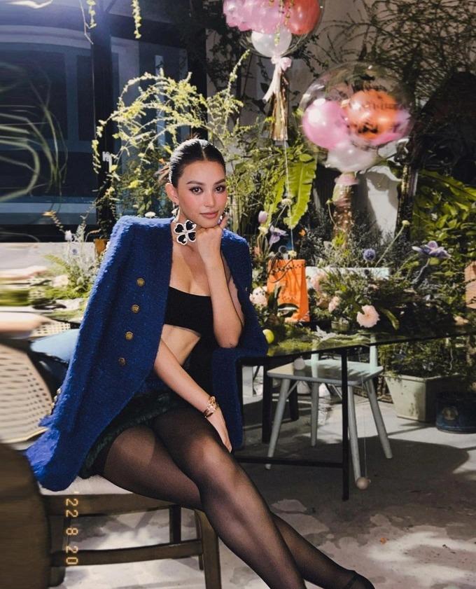 Hoa hậu Tiểu Vy: Sắc vóc thăng hạng, sống sang chảnh tuổi 23-8