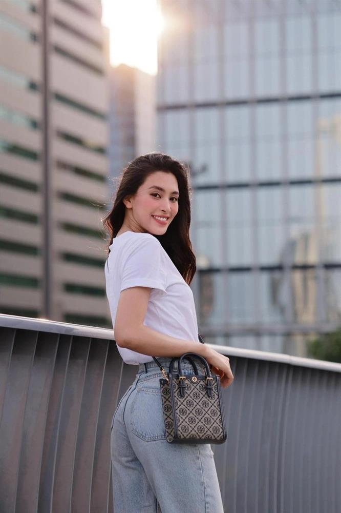 Hoa hậu Tiểu Vy: Sắc vóc thăng hạng, sống sang chảnh tuổi 23-11