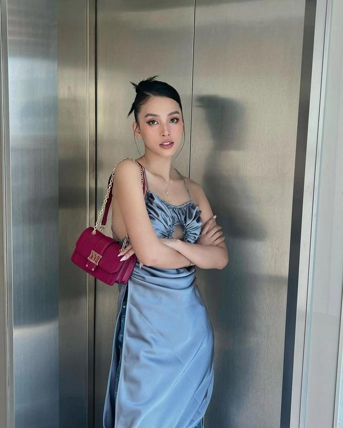 Hoa hậu Tiểu Vy: Sắc vóc thăng hạng, sống sang chảnh tuổi 23-12
