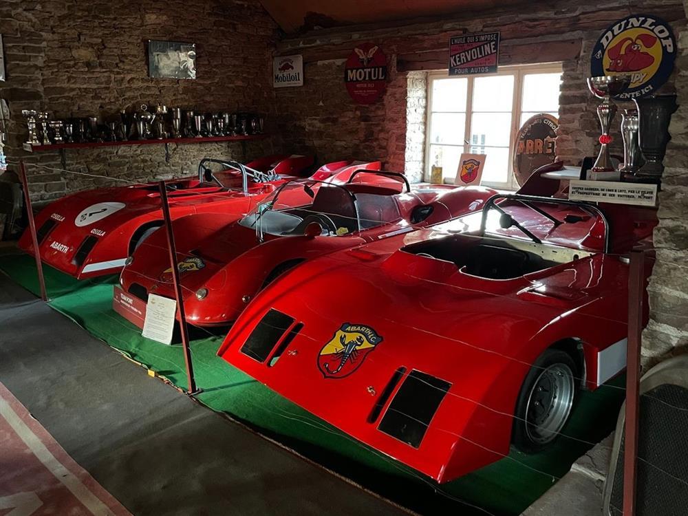 Bộ sưu tập hơn 100 chiến đấu cơ trong tòa lâu đài cổ 700 năm tuổi-10