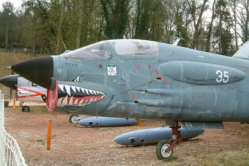 Bộ sưu tập hơn 100 chiến đấu cơ trong tòa lâu đài cổ 700 năm tuổi-5