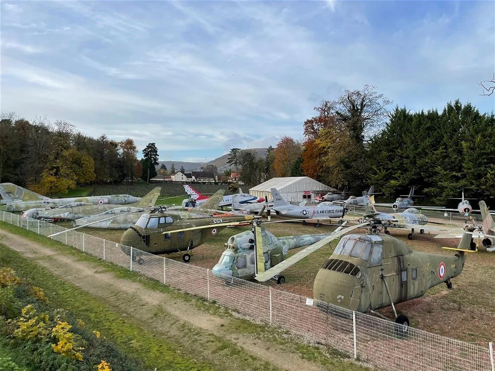 Bộ sưu tập hơn 100 chiến đấu cơ trong tòa lâu đài cổ 700 năm tuổi-7