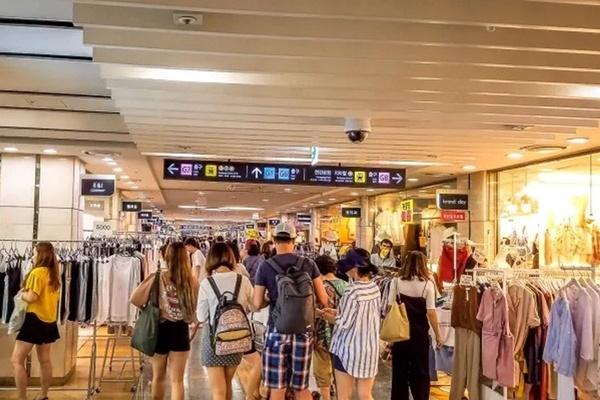 Du khách la cà chụp tự sướng quá lâu ở Ý có nguy cơ bị phạt gần 7 triệu đồng-3