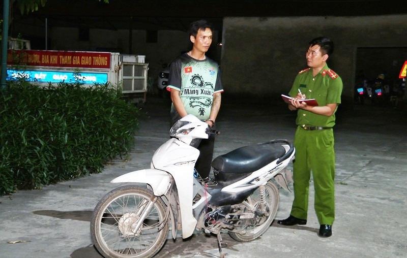 Bắt thanh niên cướp giật tài sản của du khách nước ngoài ở Ninh Bình-1