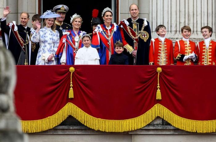 Khoảnh khắc siêu dễ thương của cháu Vua Charles trong lễ đăng quang-10