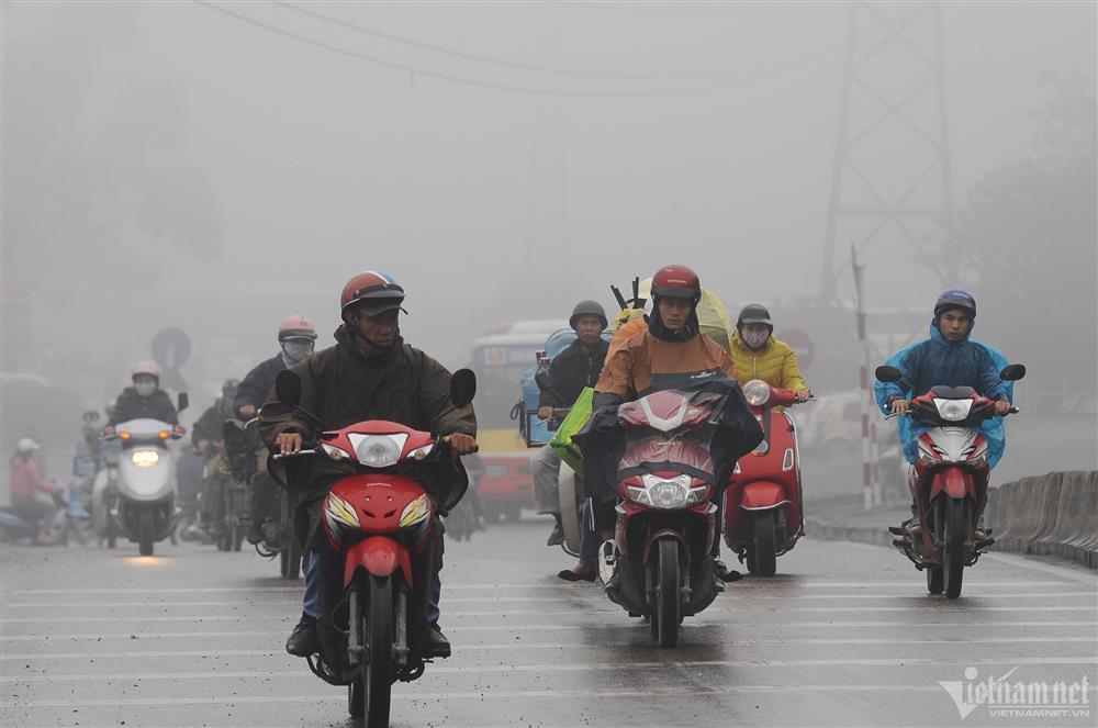 Không khí lạnh áp sát, miền Bắc mưa giông, nhiệt độ hạ đột ngột gần 20 độ-1