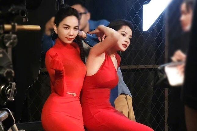 Sau tập 1 Đạp gió 2023, Chi Pu lên hot search Weibo, lọt top trending TikTok-7