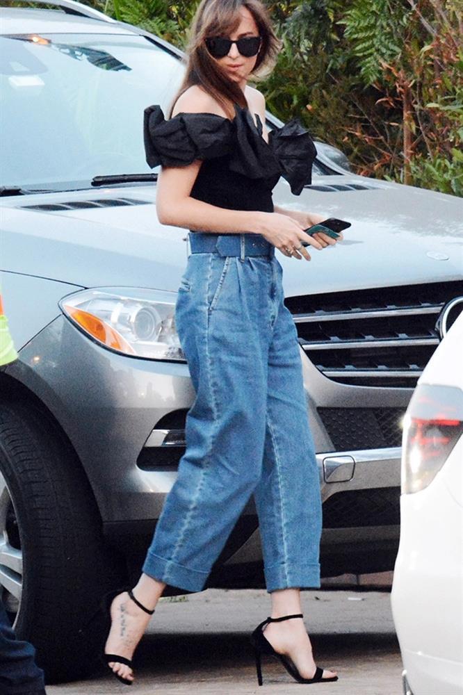 5 mẫu sandal không bao giờ lỗi mốt khiến sao Hollywood mê mẩn-3