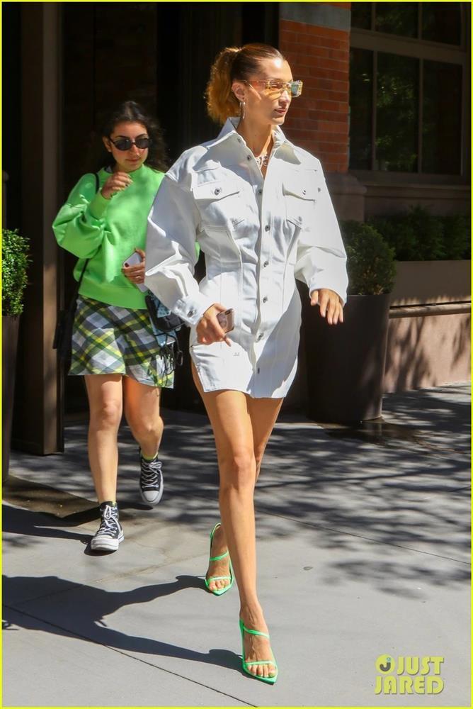 5 mẫu sandal không bao giờ lỗi mốt khiến sao Hollywood mê mẩn-5