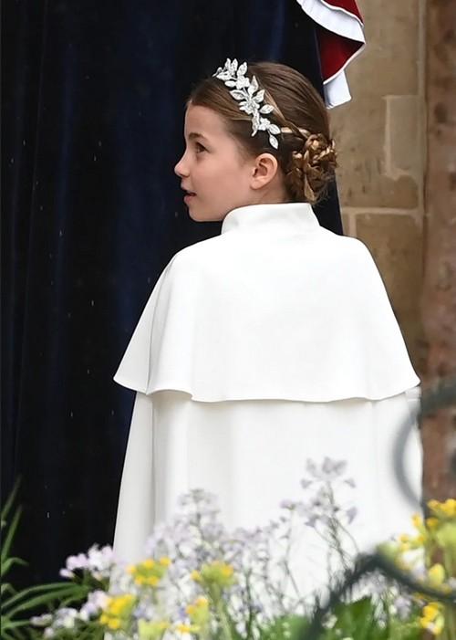 Công chúa Charlotte xinh như thiên thần tại Lễ Đăng Quang của Vua Charles III-2