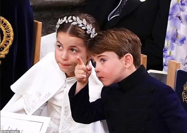 Công chúa Charlotte xinh như thiên thần tại Lễ Đăng Quang của Vua Charles III-4