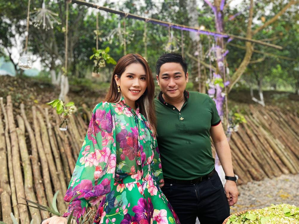 Minh Tiệp và vợ kém 13 tuổi dính như sam sau 12 năm kết hôn-1