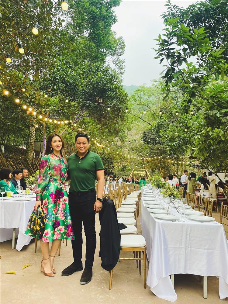 Minh Tiệp và vợ kém 13 tuổi dính như sam sau 12 năm kết hôn-4