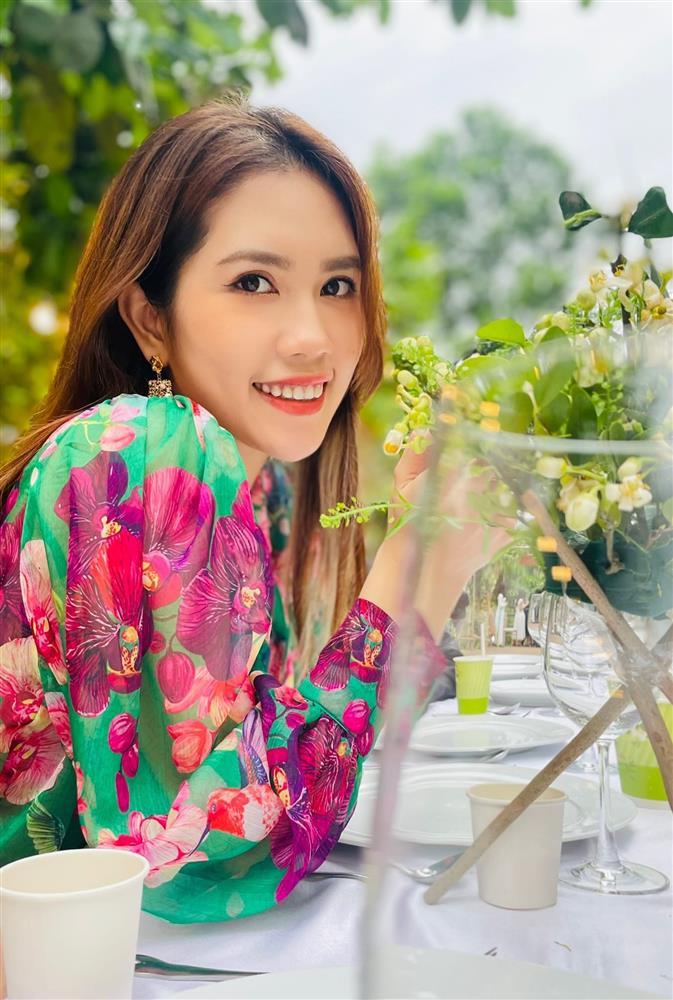 Minh Tiệp và vợ kém 13 tuổi dính như sam sau 12 năm kết hôn-14