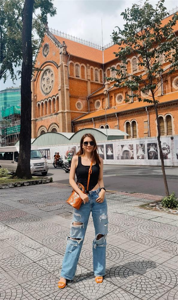 Minh Tiệp và vợ kém 13 tuổi dính như sam sau 12 năm kết hôn-16