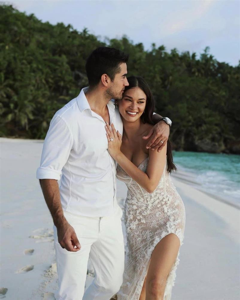 Hoa hậu Hoàn vũ Pia Wurtzbach đi chân trần trong lễ cưới-1