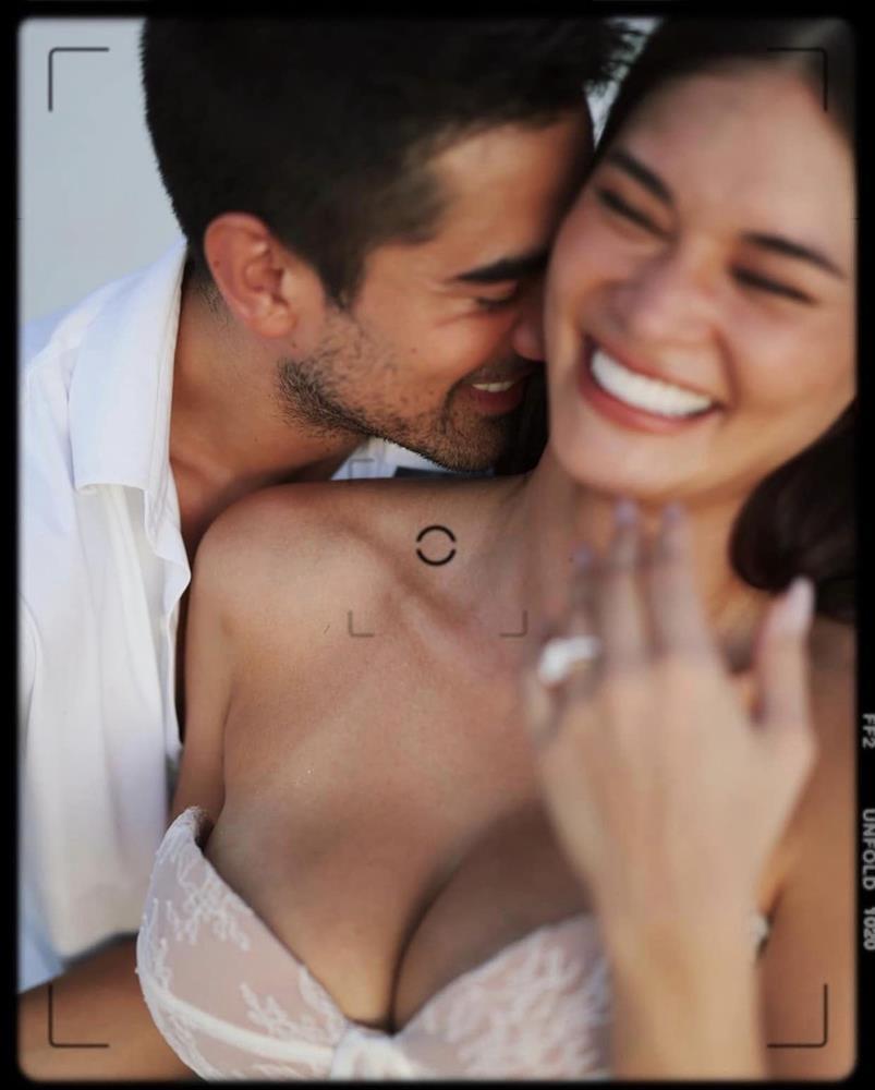 Hoa hậu Hoàn vũ Pia Wurtzbach đi chân trần trong lễ cưới-2