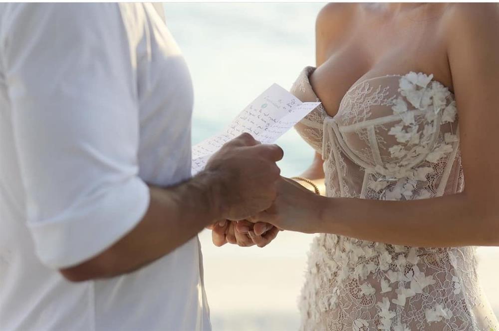 Hoa hậu Hoàn vũ Pia Wurtzbach đi chân trần trong lễ cưới-10