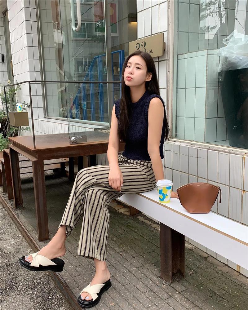 4 mẫu quần vải nhẹ mát đang dẫn đầu xu hướng mùa hè-5