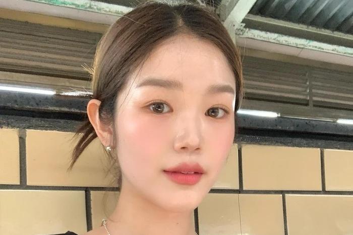 5 cách buộc tóc nên áp dụng khi diện váy mùa hè-6