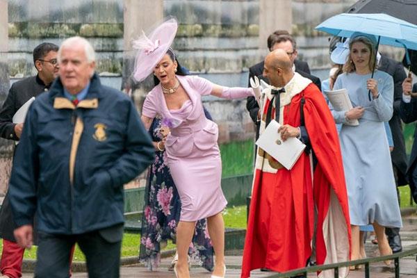 Meghan bị nghi cải trang tham dự lễ đăng cơ Vua Charles-3