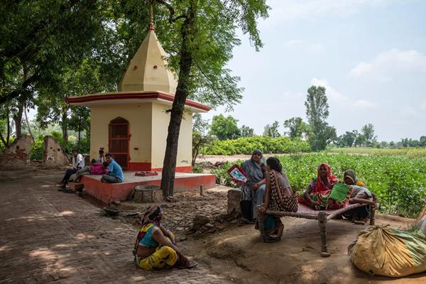 Cuộc sống ở ngôi làng không điều hòa dưới nắng nóng gần 50 độ C-3