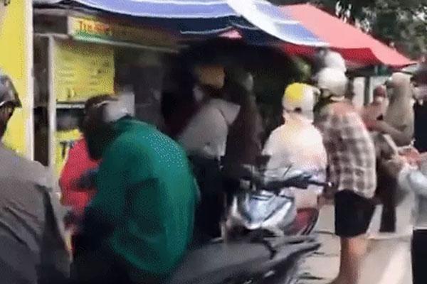 Xe trà mãng cầu người mua xếp hàng dài, tiktoker bán hơn 100kg/ngày-1