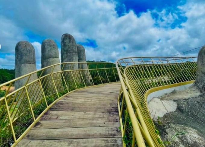 Khách Tây hoảng hồn vì cầu Vàng nhái, tượng vô hồn như dọa ma ở Đà Lạt-2