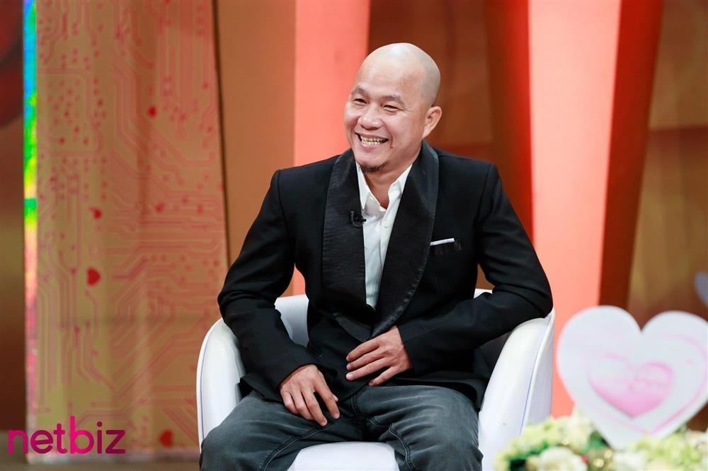 Minh Râu với sạp rau 0 đồng lần đầu xuất hiện cùng vợ trên truyền hình-2