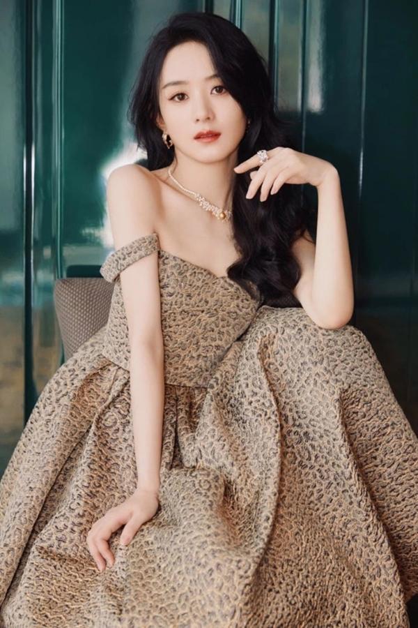 Tuổi U40 của Triệu Lệ Dĩnh: Cả sự nghiệp và nhan sắc đều thăng hoa-3