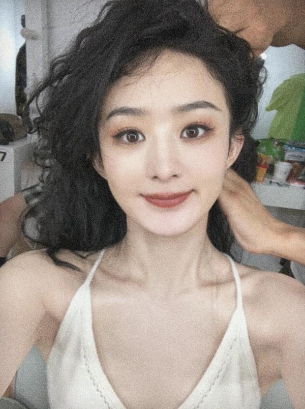 Tuổi U40 của Triệu Lệ Dĩnh: Cả sự nghiệp và nhan sắc đều thăng hoa-11