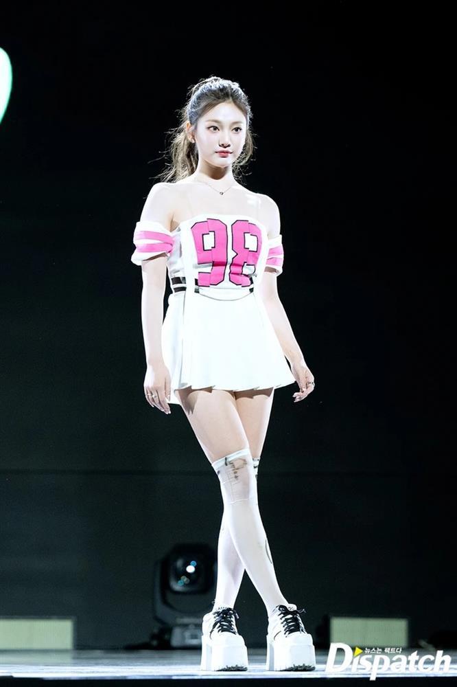 Karina hóa búp bê Barbie, thu hút sự chú ý trong ngày aespa trở lại-4