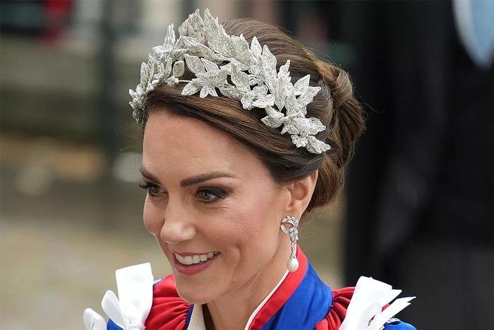 Vương phi Kate không đội vương miện trong Lễ đăng quang Vua Charles-2