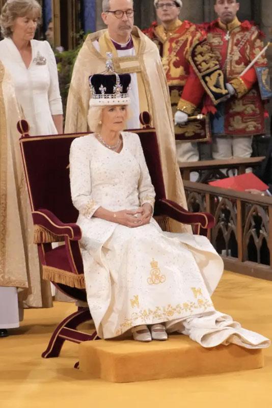 5 chi tiết nhỏ về lễ đăng quang Vua Charles không mấy người nhận ra-1