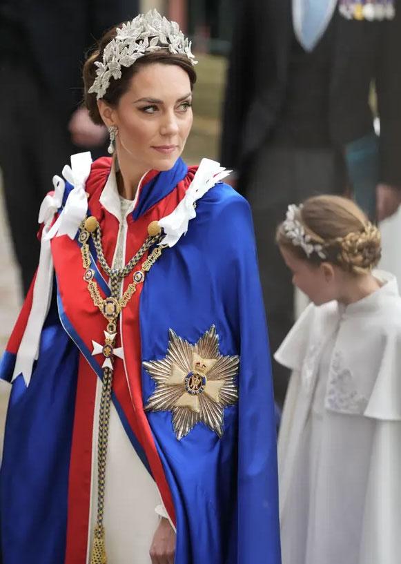 5 chi tiết nhỏ về lễ đăng quang Vua Charles không mấy người nhận ra-4